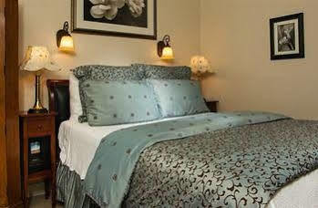 מרפיס The Victoria Inn מראה חיצוני תמונה