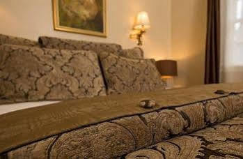 מרפיס The Victoria Inn מראה חיצוני תמונה